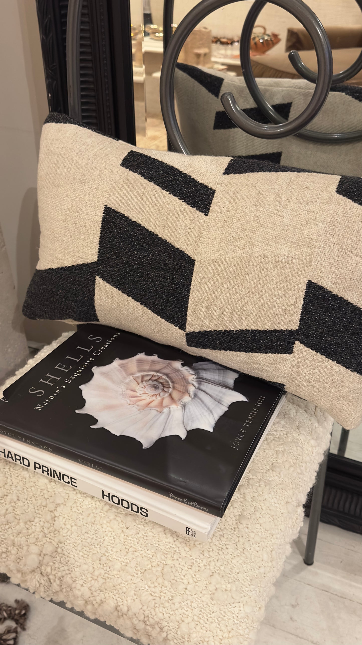Nobilis cushion