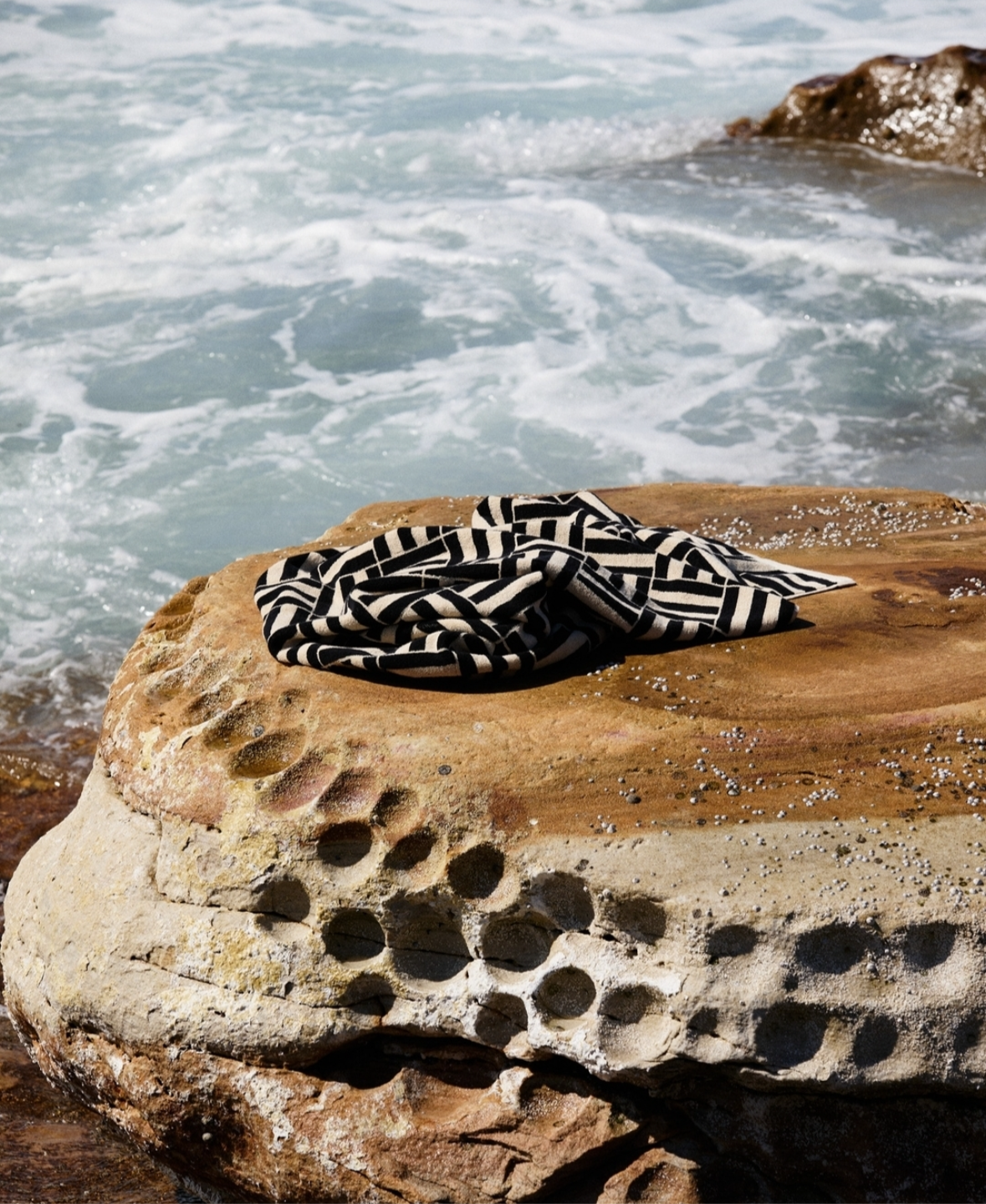 BAINA beach & pool towel