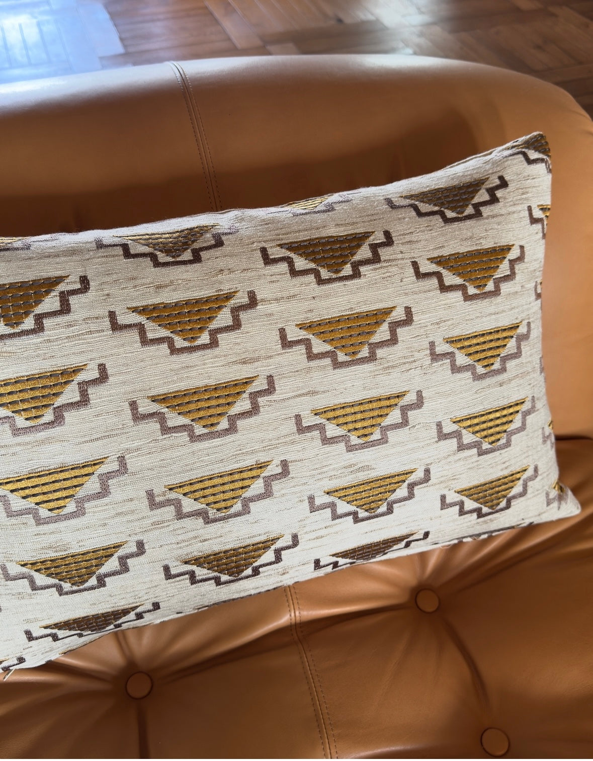 Nobilis cushion Ochre