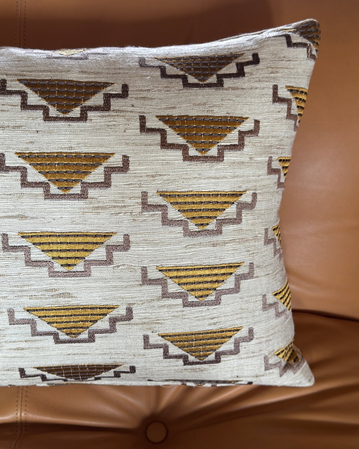 Nobilis cushion Ochre