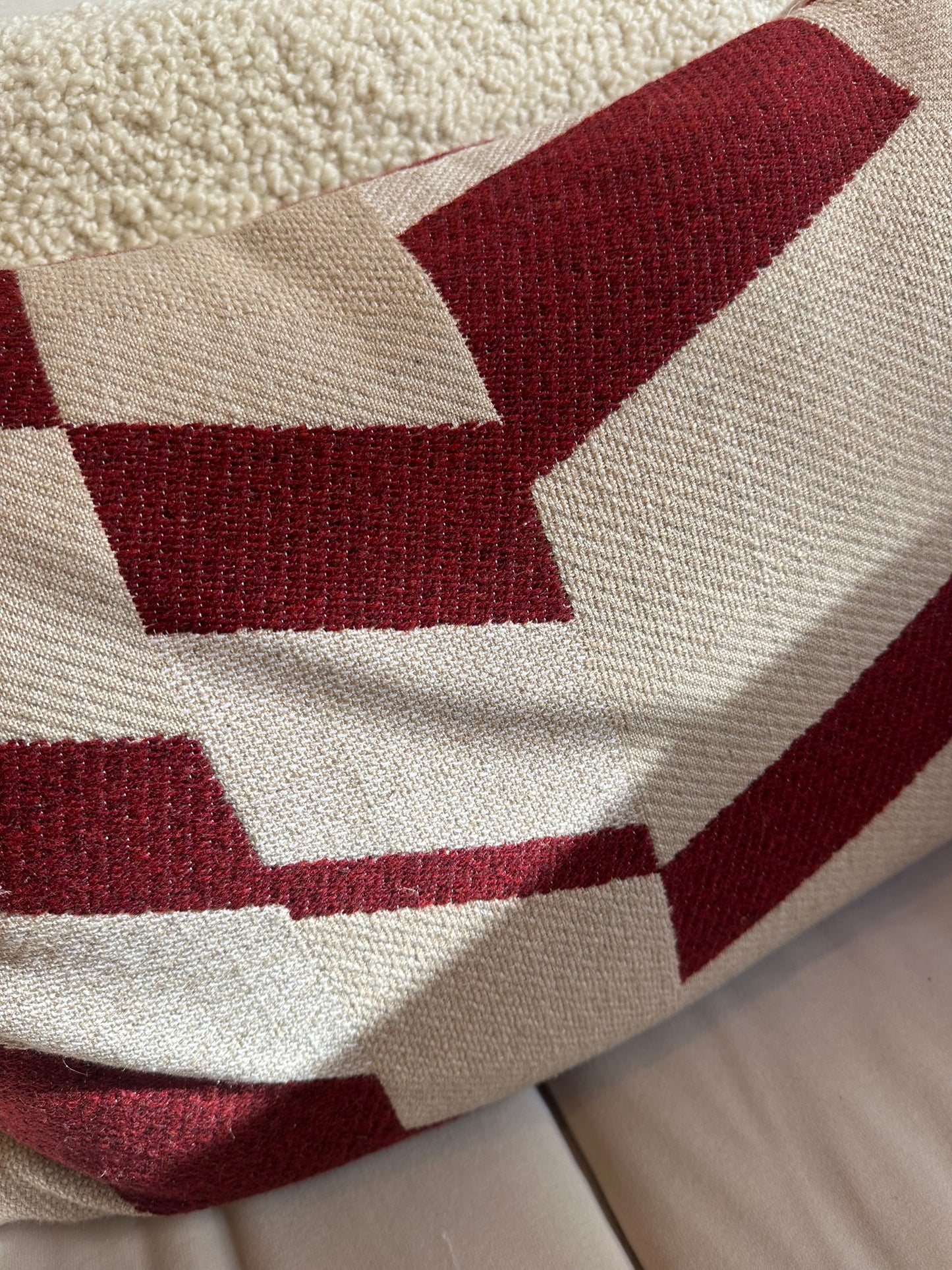 Nobilis cushion red