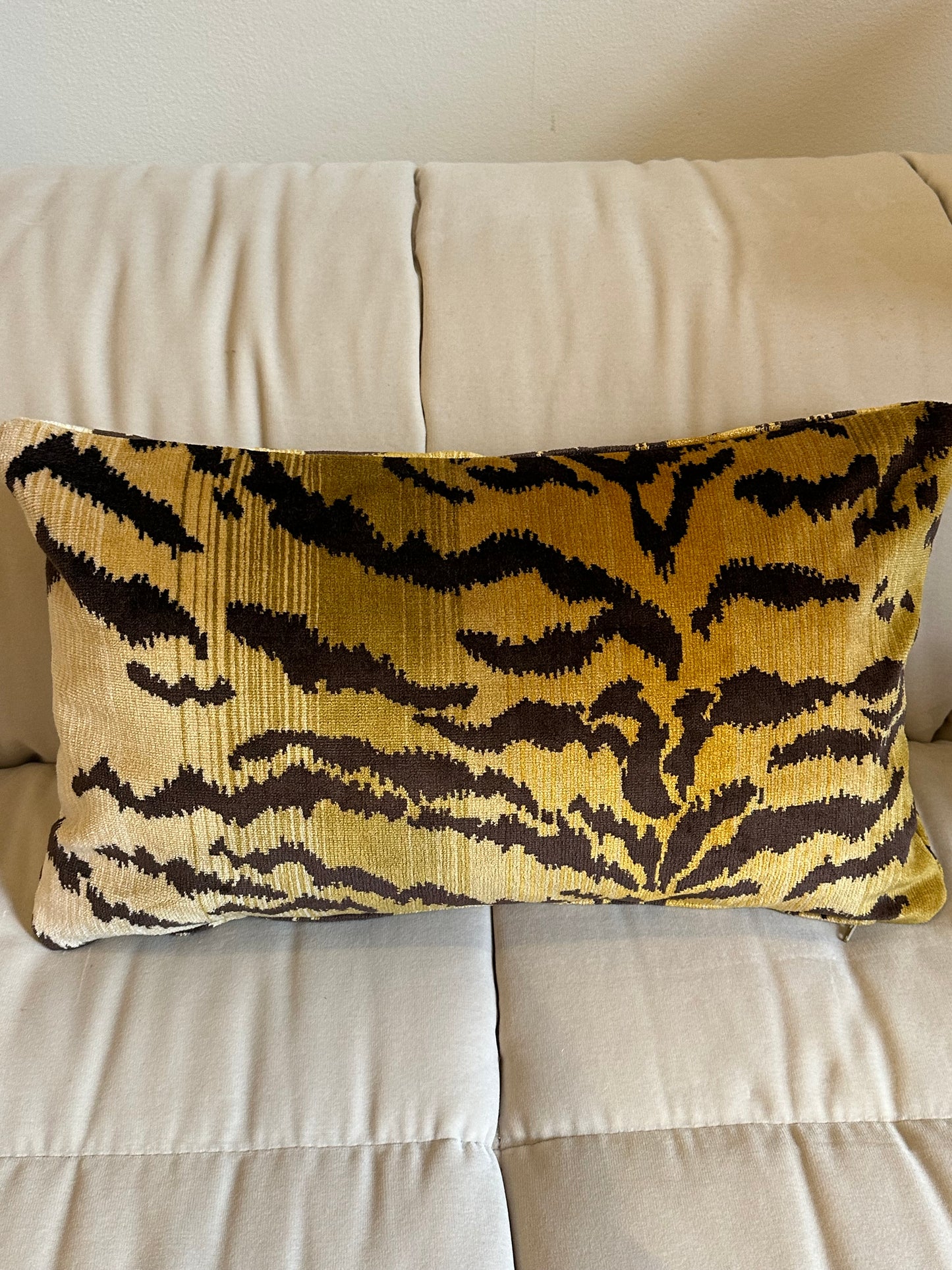 Nobilis cushion