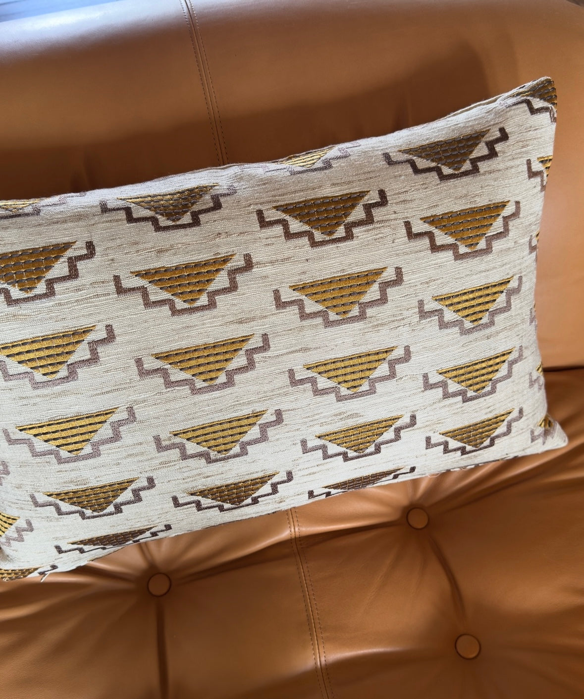 Nobilis cushion Ochre