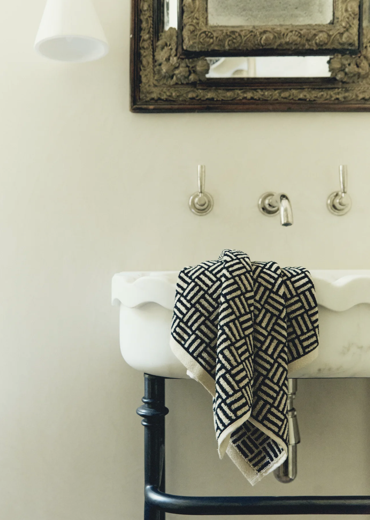 BAINA HAND TOWEL TORRENS Sand & Noir