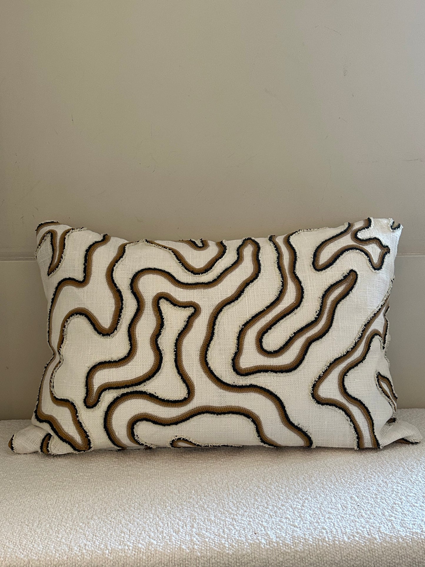 Larsen cushion