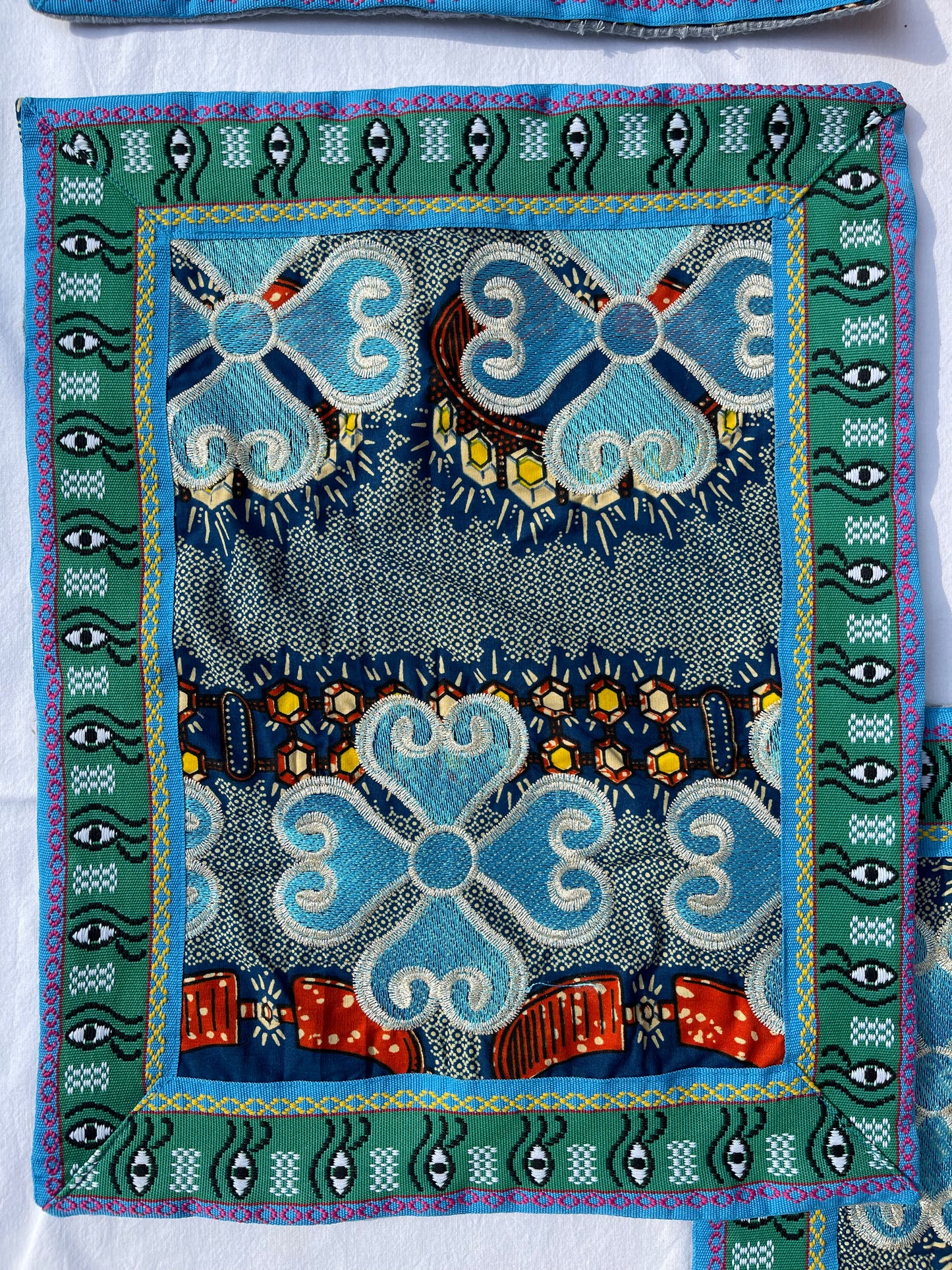 AVDW limited placemets set of 2