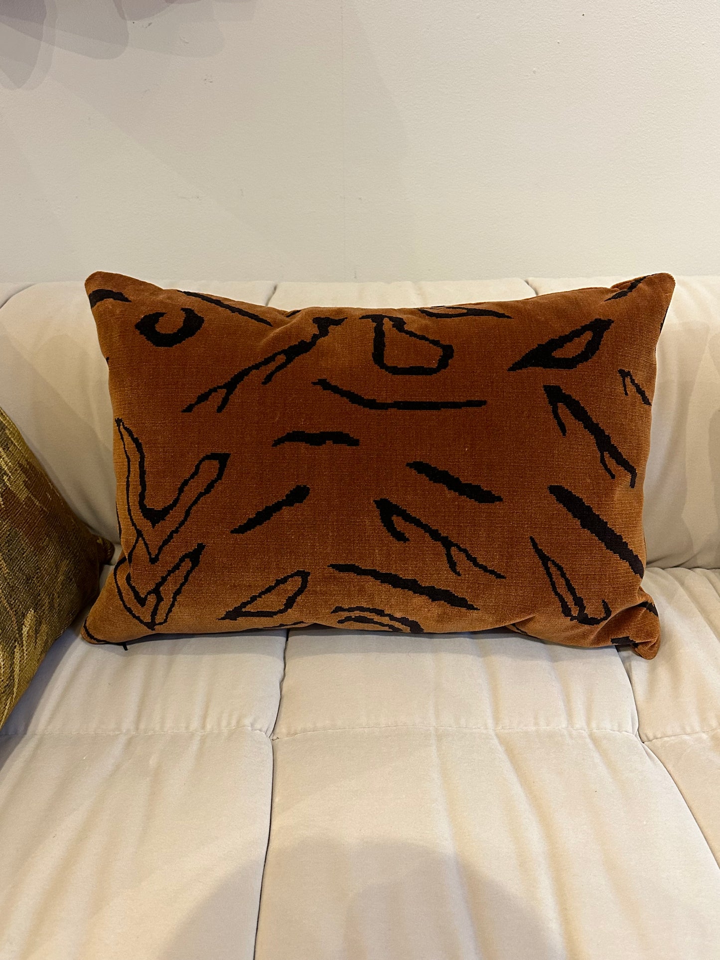 Dedar cushion