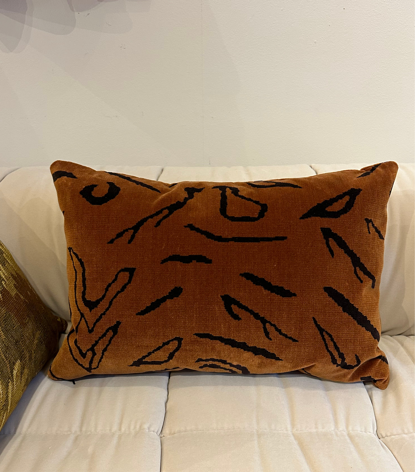 Dedar cushion