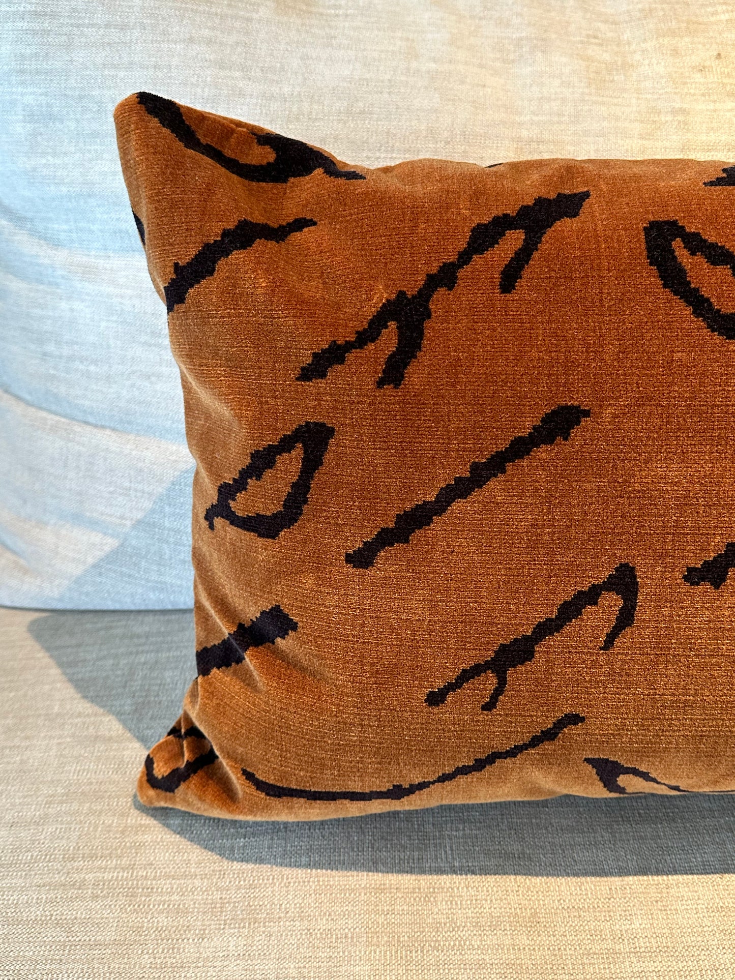 Dedar cushion